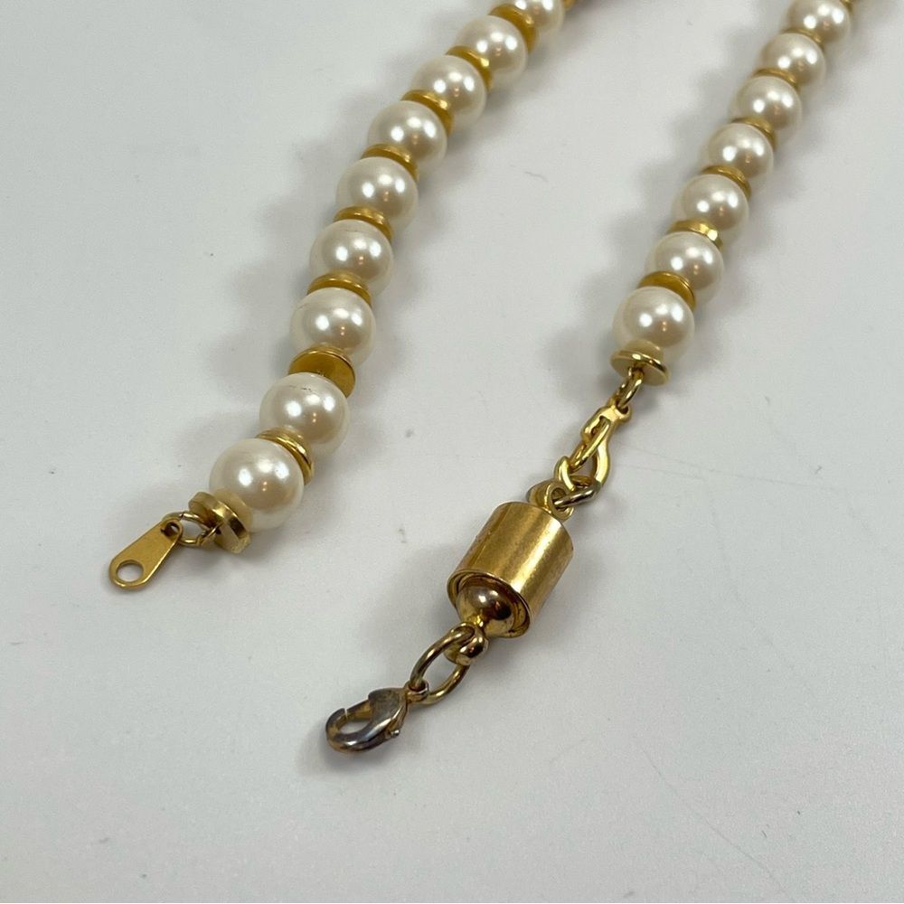Beautiful Unsigned Gold Tone Glass Acrylic Beaded Statement Necklace - Picture 6 of 6